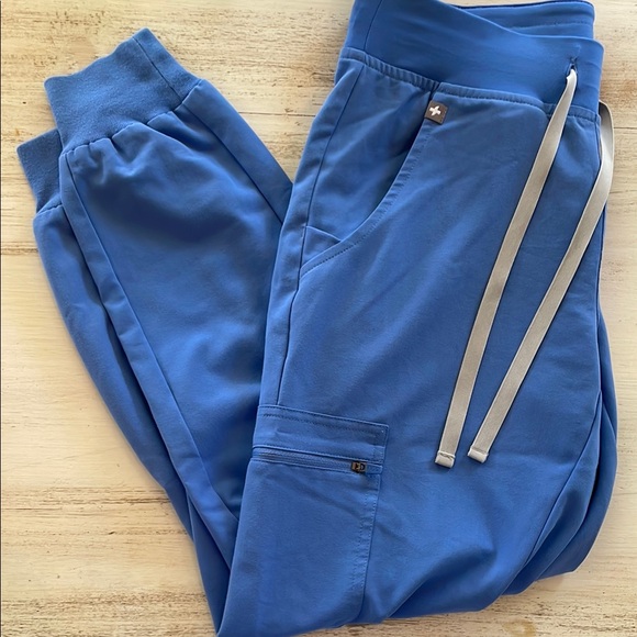 Figs Blue Jogger Style Scrubs for all day Comfort - Picture 5 of 6